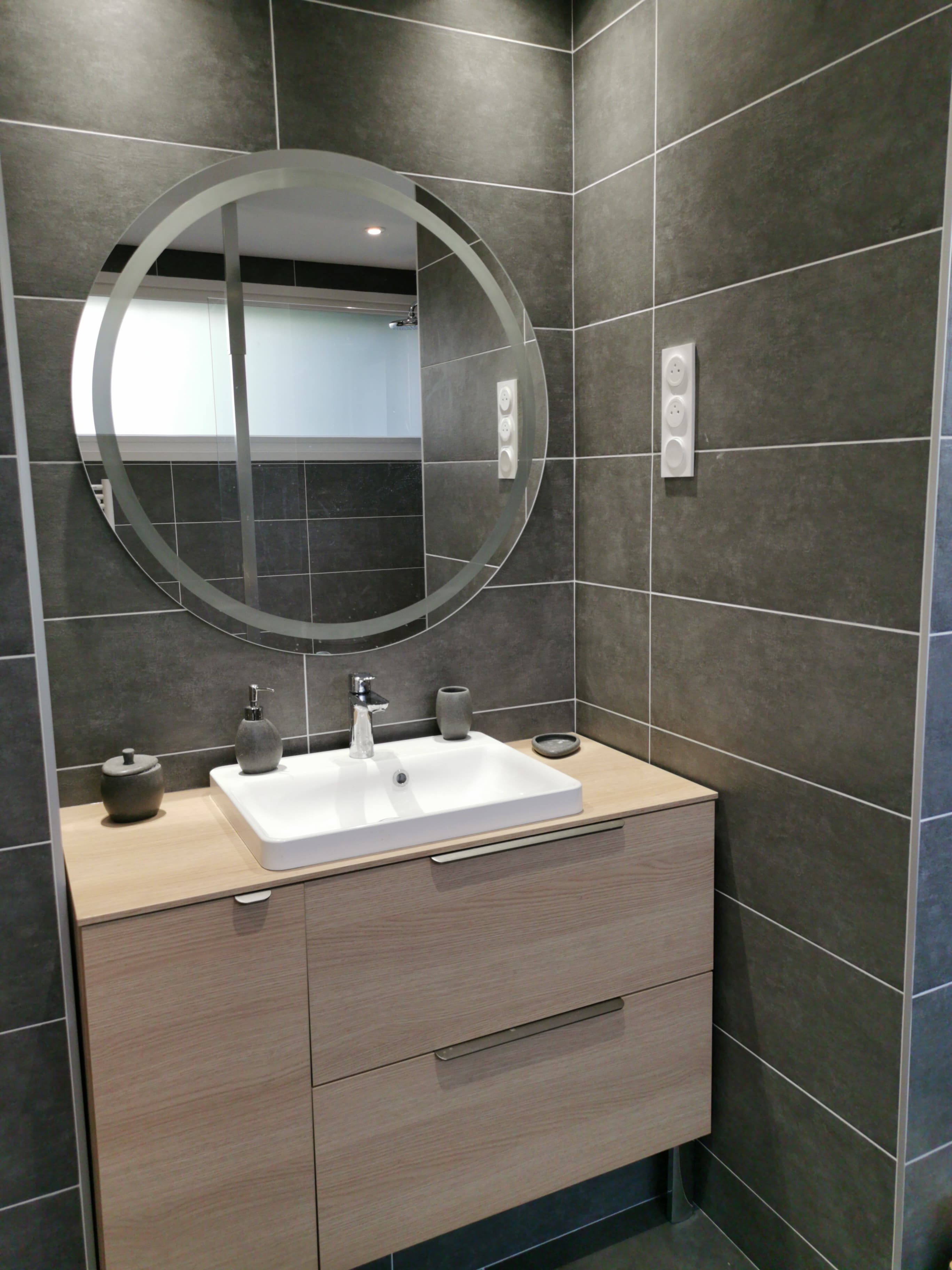 Meuble vasque et faïence moderne