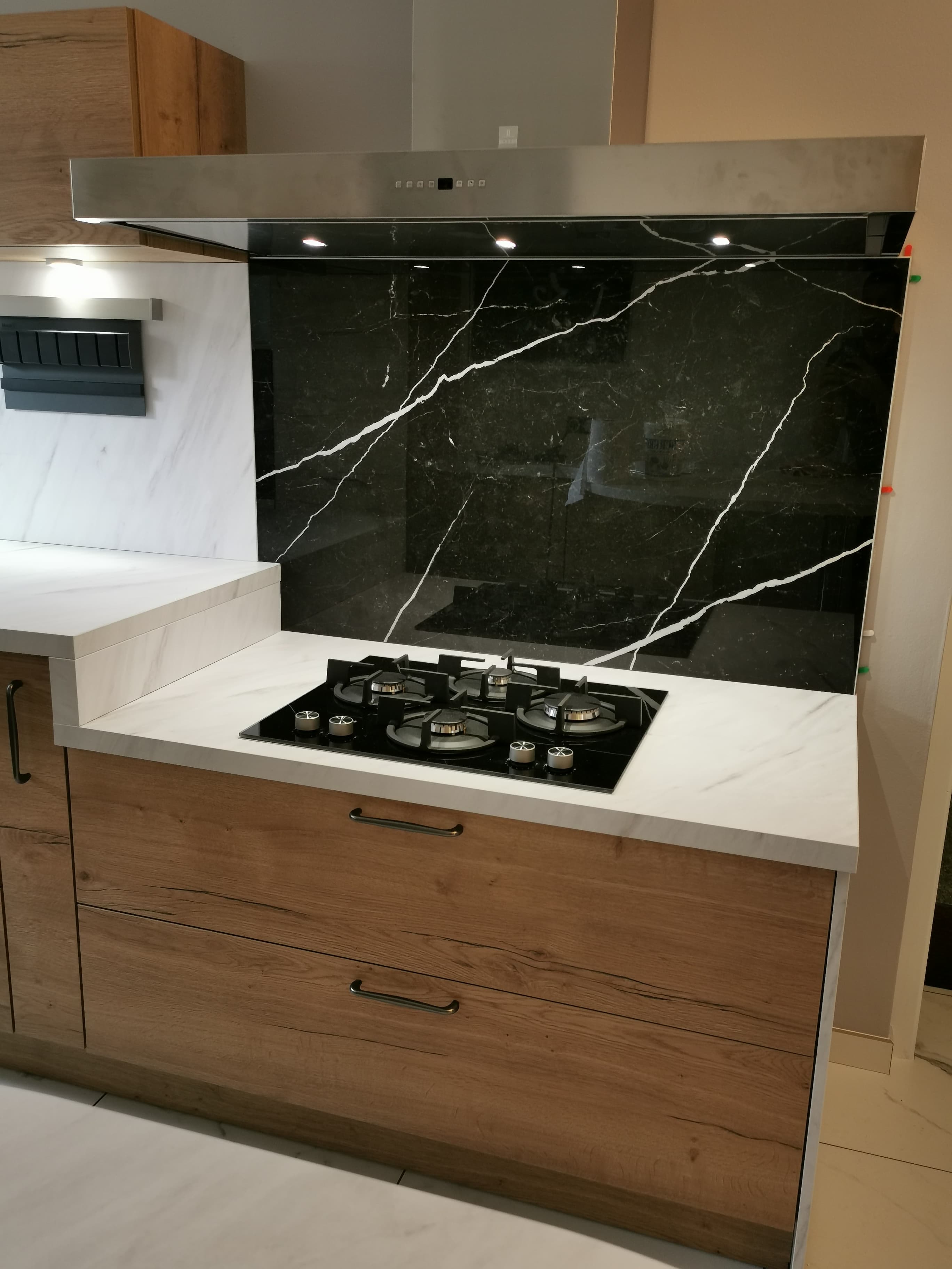 Crédence marbre noir cuisine